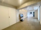 お客様をお迎えする玄関は落ち着いた雰囲気。帰り着くたびに洗練されたテイストの空間に迎えられ誇りと喜びを感じる玄関まわりです。