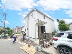 周辺は閑静な住宅街につき落ち着いた環境です。