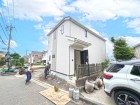 周辺は閑静な住宅街につき落ち着いた環境です。