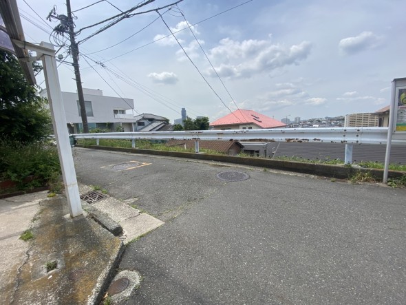整備された前面道路です。