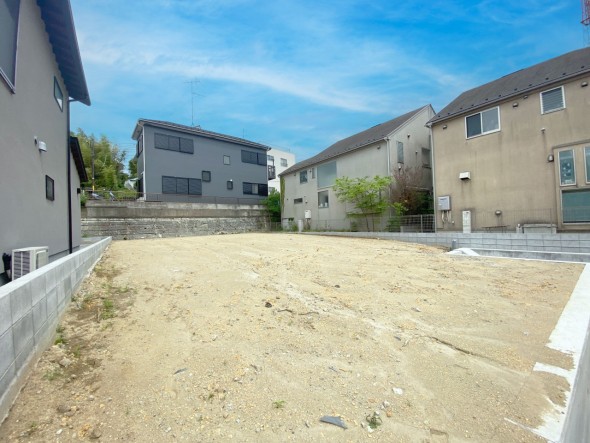 とても開放感ある土地です！日当たりの良さが外観からも伝わります！
