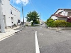 西側6.6m公道。前面道路が広くお車の出し入れもスムーズ