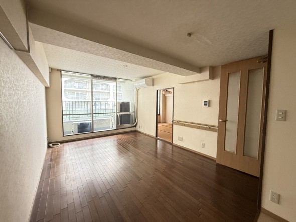 家族と過ごす時間を大切にしたい方にぴったりの明るくゆとりある住空間です。