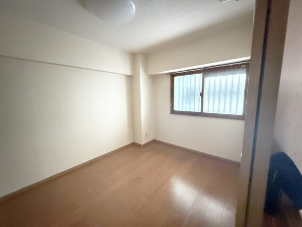 一日の疲れをいやしてくれる主寝室。時を忘れて過ごす場所として過ごせるお部屋です。