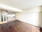 みんなが集い、食事と楽しい会話が始まる。話に夢中になりすぎて、ついつい時を忘れてしまう。そんな束の間の幸せを感じさせてくれる場所