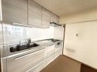 使い勝手の良い設備のキッチンで効率よくお料理もできます。