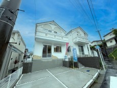 爽やかな青空の下に贅沢なほどに降り注ぐ陽光、豊かな居住性と、クオリティが見事に調和した住空間は、住まうことの喜びを感じさせてくれ