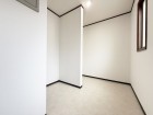 たっぷり入るウォークインクローゼットは奥行きがあるのでたくさん収納できます。