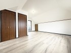一日の疲れをいやしてくれる主寝室。時を忘れて過ごす場所として過ごせるお部屋です。