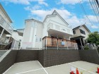 爽やかな青空の下に贅沢なほどに降り注ぐ陽光、豊かな居住性と、クオリティが見事に調和した住空間は、住まうことの喜びを感じさせてくれ