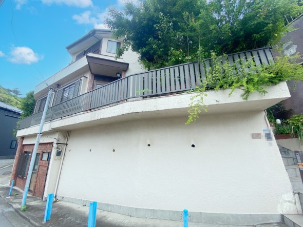 周辺は閑静な住宅街につき落ち着いた環境です。