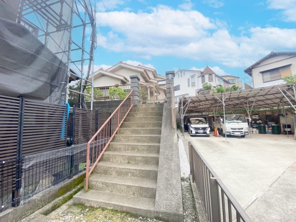 周辺は閑静な住宅街につき落ち着いた環境です。