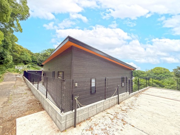 周辺は閑静な住宅街につき落ち着いた環境です。