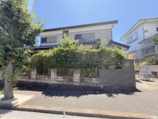 爽やかな青空の下に贅沢なほどに降り注ぐ陽光、豊かな居住性と、クオリティが見事に調和した住空間は、住まうことの喜びを感じさせてくれ