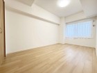 一日の疲れをいやしてくれる主寝室。時を忘れて過ごす場所として過ごせるお部屋です。