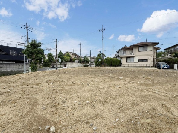 青空広がる解放感ある立地です。