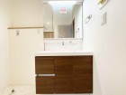 真っ白な洗面台で、気持ちの良い朝を迎えられそうです。