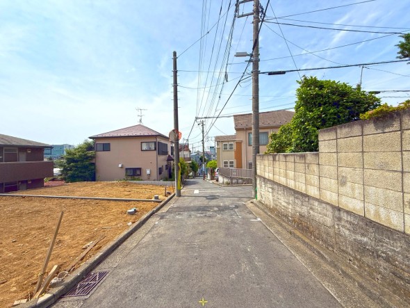 整備された前面道路です。