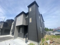 爽やかな青空の下に贅沢なほどに降り注ぐ陽光、豊かな居住性と、クオリティが見事に調和した住空間は、住まうことの喜びを感じさせてくれ