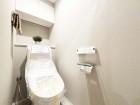 ウォシュレット機能付きトイレ。