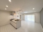 家族と過ごす時間を大切にしたい方にぴったりの明るくゆとりある住空間です。