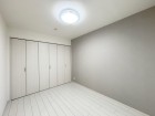 一日の疲れをいやしてくれる主寝室。時を忘れて過ごす場所として過ごせるお部屋です。