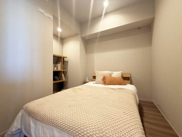 フローリングの部屋は清潔感があり、日々のお掃除も楽で助かりますね！