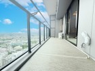 日差しの差し込むバルコニー