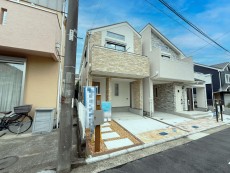 爽やかな青空の下に贅沢なほどに降り注ぐ陽光、豊かな居住性と、クオリティが見事に調和した住空間は、住まうことの喜びを感じさせてくれ