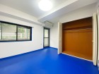 フローリングの部屋は清潔感があり、日々のお掃除も楽で助かりますね！