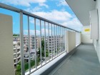 日差しの差し込むバルコニー
