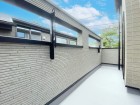 日差しの差し込むバルコニー