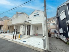 爽やかな青空の下に贅沢なほどに降り注ぐ陽光、豊かな居住性と、クオリティが見事に調和した住空間は、住まうことの喜びを感じさせてくれ