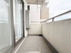 日差しの差し込むバルコニー