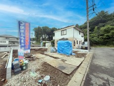 爽やかな青空の下に贅沢なほどに降り注ぐ陽光、豊かな居住性と、クオリティが見事に調和した住空間は、住まうことの喜びを感じさせてくれ