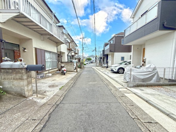 周辺は閑静な住宅街につき落ち着いた環境です。