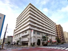 爽やかな青空の下に贅沢なほどに降り注ぐ陽光、豊かな居住性と、クオリティが見事に調和した住空間は、住まうことの喜びを感じさせてくれ