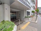 お客様をお迎えする玄関は落ち着いた雰囲気。帰り着くたびに洗練されたテイストの空間に迎えられ誇りと喜びを感じる玄関まわりです。