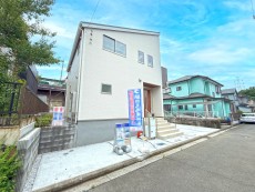 周辺は閑静な住宅街につき落ち着いた環境です。