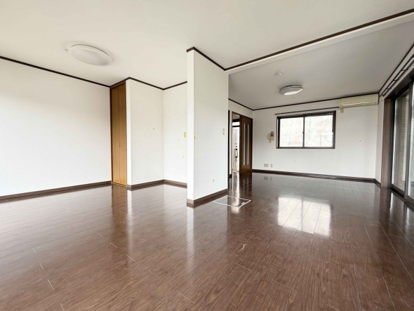 家族と過ごす時間を大切にしたい方にぴったりの明るくゆとりある住空間です。