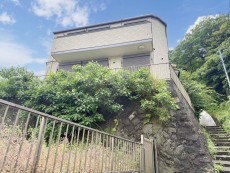 爽やかな青空の下に贅沢なほどに降り注ぐ陽光、豊かな居住性と、クオリティが見事に調和した住空間は、住まうことの喜びを感じさせてくれ