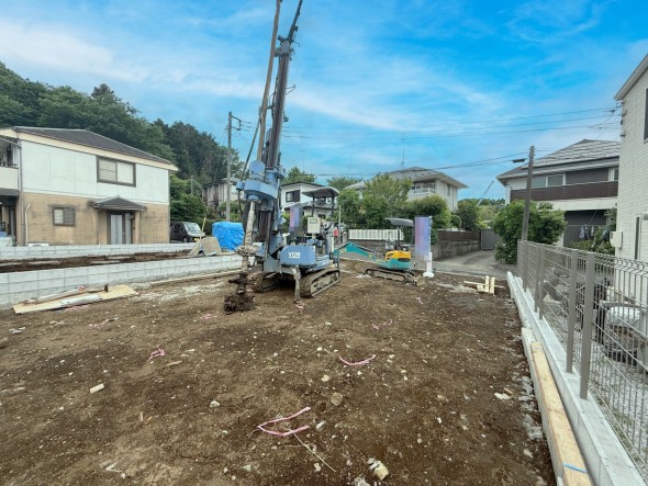 住む人を映し出す洗練された佇まいは、いつまでも輝き続けながらいつしか街の風景に溶け込んでいきます。