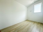 納戸3.5帖。活用方法の自由度が広くテレワークスペースや書斎にも。