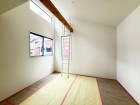 天井が高い2階リビング。明るい日が差し込みます。