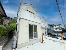 爽やかな青空の下に贅沢なほどに降り注ぐ陽光、豊かな居住性と、クオリティが見事に調和した住空間は、住まうことの喜びを感じさせてくれ