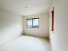 フローリングの部屋は清潔感があり、日々のお掃除も楽で助かりますね！