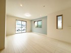 家族と過ごす時間を大切にしたい方にぴったりの明るくゆとりある住空間です。