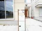 お客様をお迎えする玄関は落ち着いた雰囲気。