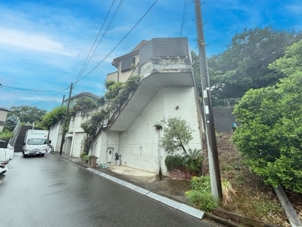 周辺は閑静な住宅街につき落ち着いた環境です。