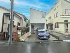 爽やかな青空の下に贅沢なほどに降り注ぐ陽光、豊かな居住性と、クオリティが見事に調和した住空間は、住まうことの喜びを感じさせてくれ